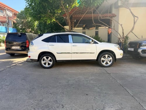 Lexus RX330 year 2004 half full ក្នុងលឿង​ ឡានថ្មី