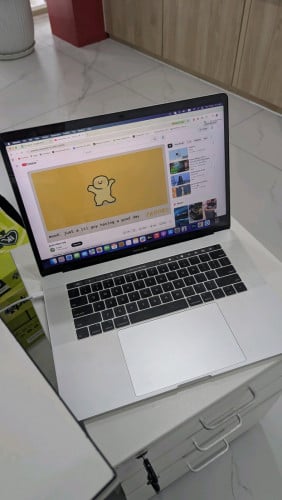 Macbook pro 15" 2018 Ram16 Storage ដូចថ្មី 98%