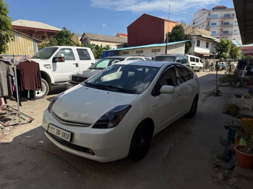 Prius 07 Halfឡានថ្មីសាច់ដែកខ្ចីតម្លៃ 9900$Tell : 0712690306
