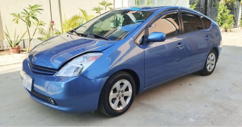 PRIUS 2004 For Rent /出租