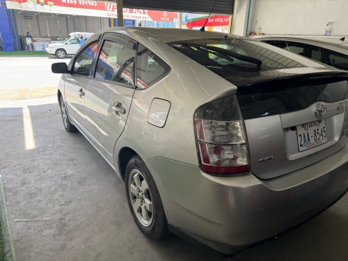 Prius 2004 ពាក់កណ្ដាលfull ឡានស្អាត