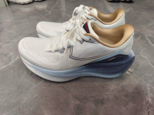 Resell ស្បែកជើង Running