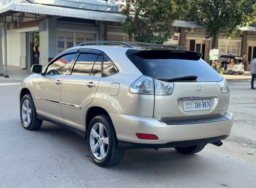 RX .330 . ឆ្នាំ 04 - Half . full  មិនបុកមិនប៉ះ