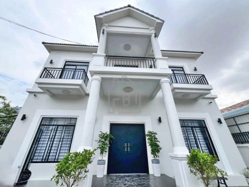 Western Villa 3 Bedrooms for RENT near CHIP MONG Sen Sok Mall