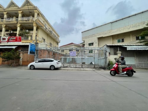 ដីសម្រាប់ជួល នៅជិតរង្វង់មូលផ្សារដើមថ្កូវ