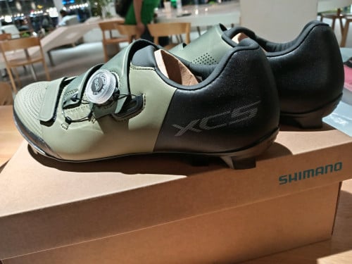 លក់ ស្បែកជើង កង់ភ្នំ