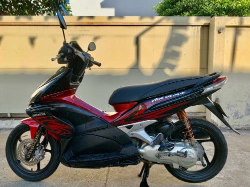 ម៉ូតូលក់​