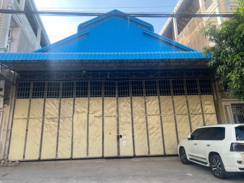 ឃ្លាំងសម្រាប់ជួល នៅបឹងតាម៉ាត