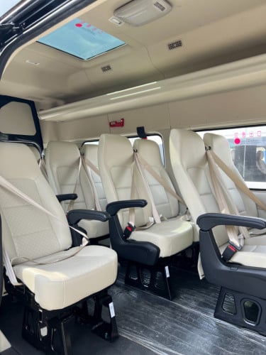 រថយន្តដឹកភ្ញៀវទេសចរ អគ្គិសនីសុទ្ធ១០០%