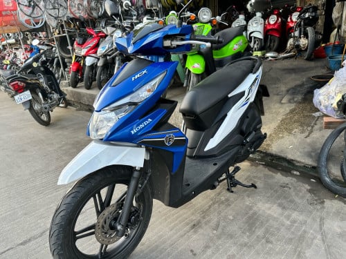 ម៉ូតូពេញនិយម ធន់ហាប់ល្អ កាតស៊ីនចំ នៅពន្លឺសុវណ្ណ