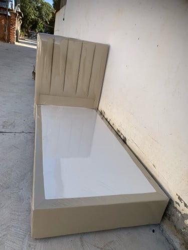 គ្រែខ្នាតតូច