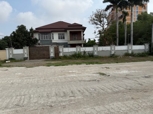 ផ្ទះវីឡាលក់បន្ទាន់តំលៃក្រោមទីផ្សារ 15% 089 666 289