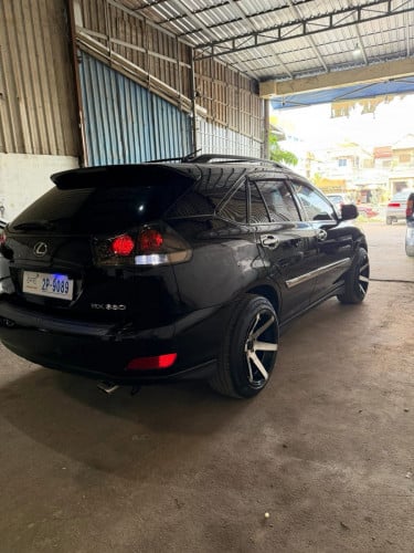 លុចសិ330ផលលិតឆ្នាំ2004 ប៉ុង២