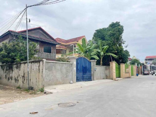 ដីនិងផ្ទះ លក់បន្ទាន់ នៅសង្កាត់បឹងទំពុន 500m ពីវត្តសន្សំកុសល់