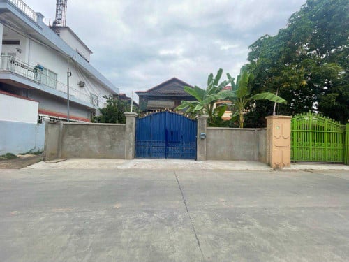 ដីនិងផ្ទះសម្រាប់លក់ នៅសង្កាត់បឹងទំពុន 500m ពីវត្តសន្សំកុសល់