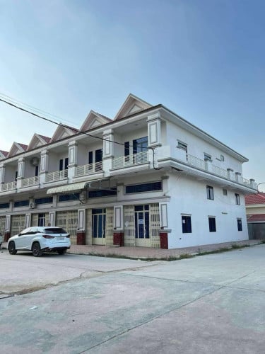 ផ្ទះល្វែងថ្មី តម្លៃត្រឹមតែ $6មុឺនជាងទំហំ4.1mx16m សល់មុខ 4m