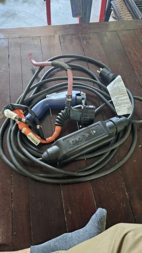 ឆ្នាំងសាកឡាន នឹងរន្ធសាក ជប៉ុន Prius Plug In 2012-2015