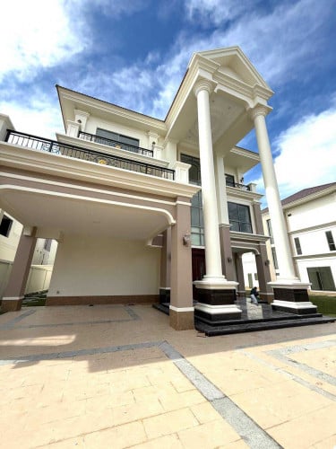 ឃ្វីនវីឡា ឃ្វីនក្លាសិក សម្រាប់ជួលនៅក្នុងគម្រោងអេកូប៉ូលី១ | Queen Classic Villa for Rent in Eco Poli1