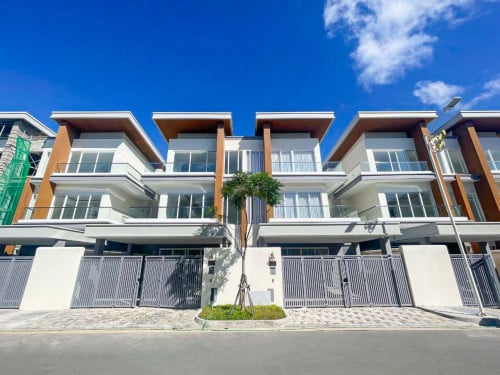 🏡វីឡាភ្លោះ  សម្រាប់ជួល!!