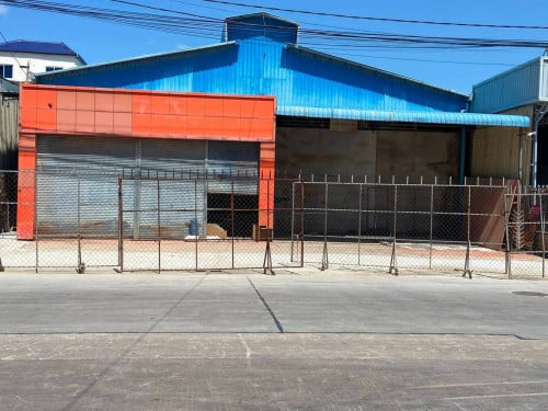 🔰ឃ្លាំងអាជីវកម្មសម្រាប់ជួលតំបន់លូ5 ស្ទឹងមានជ័យ ។