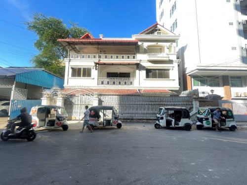 វីឡាសម្រាប់ជួល នៅសង្កាត់បឹងកេង | Villa for rent in Sangkat Boeng Keng Kang