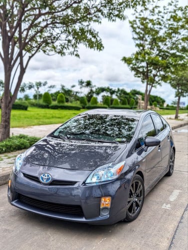 011 Prius option 4 Performance plus