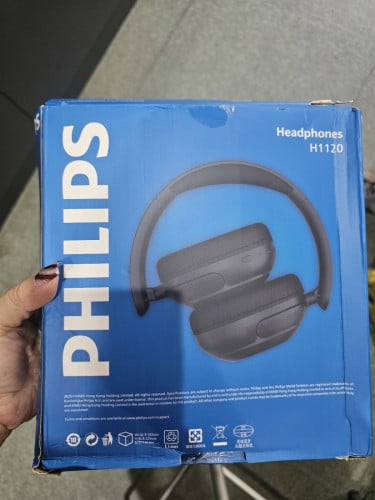 Clearance Phillips headphones brand new