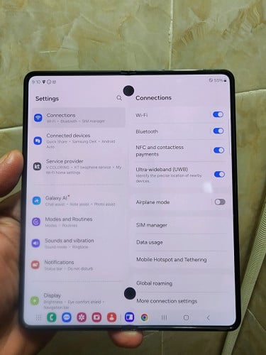 Fold 5 ជាំក្នុងក្រៅនិងឆ្នូតដូចរូប Sim&eSim