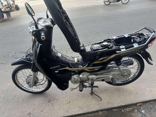 Honda dream 2023 សានុំម្ចាស់ដេីម លក់1680$