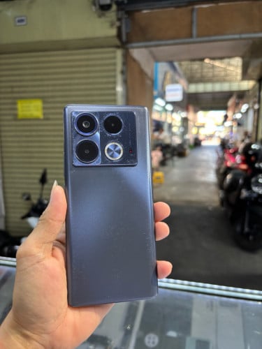 Infinite Note40s 256G Ram8G បែកថាច់ស្ទើរខ្នងតិច