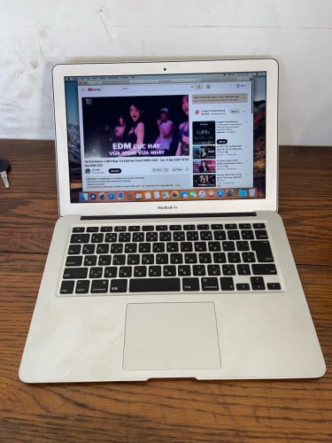 Macbook Air 2010 sale 95$