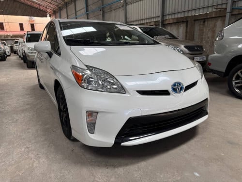 Prius 012 Full Option3 ពណ៌​សកាំម៉ៃ​ ក្នុងលឿង​ (សន្លឹក​ពន្ធ)