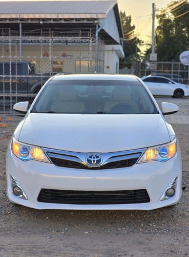 Toyota Camry Hybrid XLE 2013 Full Option