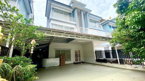 Twin Villa for rent in Borey Peng houth Chea Sophara