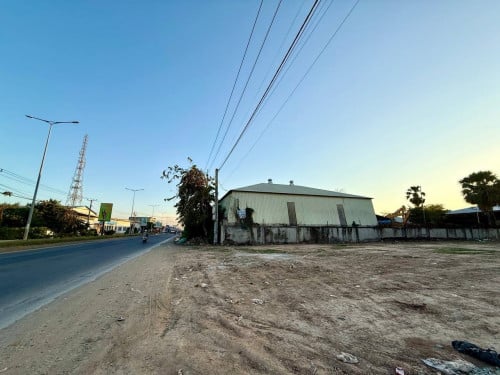 ដីជួលប្រញ៉ាប់ ៖ ផ្លូវហាណូយ, សង្កាត់ឃ្មួញ, ខណ្ឌសែនសុខ, រាជធានីភ្នំពេញ