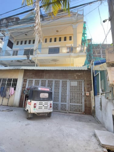 ផ្ទះដាក់លក់បន្ទាន់ (ក្បែរផ្សារទឹកថ្លា)