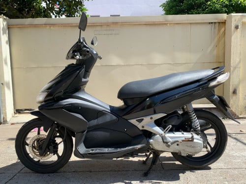 ម៉ូតូលក់​