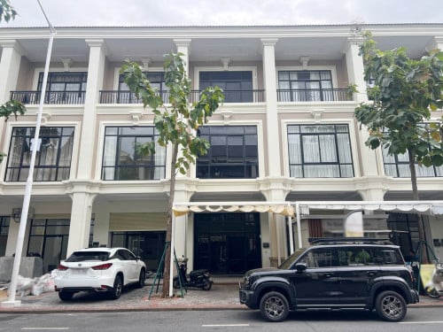 ផ្ទះអាជីវកម្ម លើផ្លូវធំសម្រាប់ជួល នៅបុរីប៉េងហួត បឹងស្នោរ