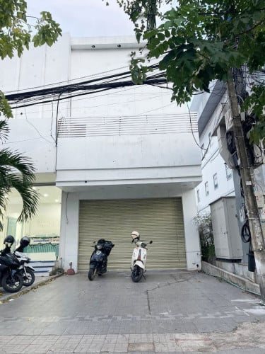 ផ្ទះអាជីវកម្មសំរាប់ជួលលើផ្លូវធំនៅទួលគោកជិតធនាគា