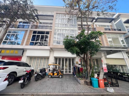 ផ្ទះអាជីវកម្មសម្រាប់លក់ឬជួល នៅបុរីប៉េងហួត បឹងស្នោរ