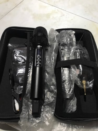 ម៉ៃក្រូហ្វូន ច្រៀងបាន គ្រប់ បាស់