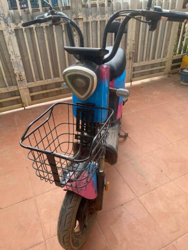 កង់អាគុយលក់បន្ទាន់ត​ម្លៃ១៥០$ចចារ​ អាគុយទេីបដូរបាន1ខែតម្លៃ១៥០$