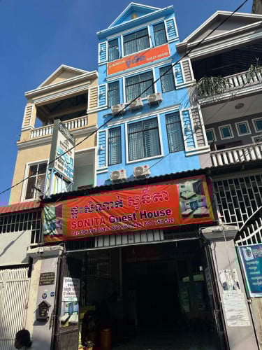 ផ្ទះសំណាក់ ល្វែង លក់ មាន 13 បន្ទប់ នៅក្នុងភូមិដើមអំពិល អង្កាត់ច្បារអំពៅ 1 ។