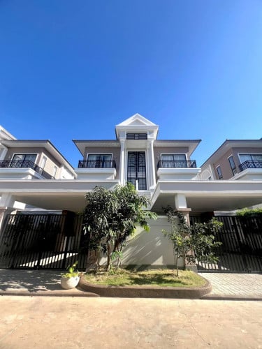 វីឡាភ្លោះ2ជាប់គ្នាសម្រាប់ជួល | 2Twin Villa For Rent In Borey Penghout Boeung snor