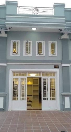 ទំហំ 4.2m*9m សល់មុខផ្ទះ៤ម៉ និងក្រោយផ្ទះសល់១ម៉