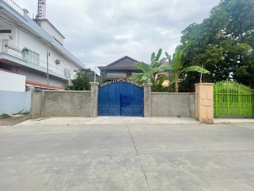 ដីនិងផ្ទះ សម្រាប់លក់ នៅសង្កាត់បឹងទំពុន 500m ពីវត្តសន្សំកុសល់