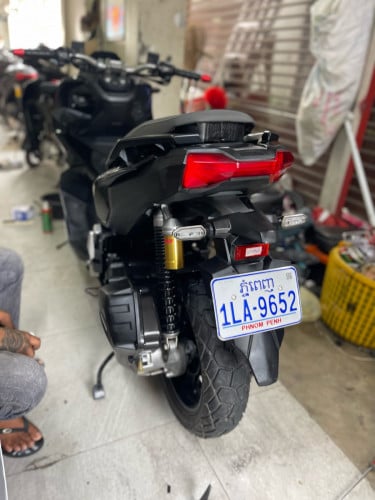 ស្អាត់បងៗADV150