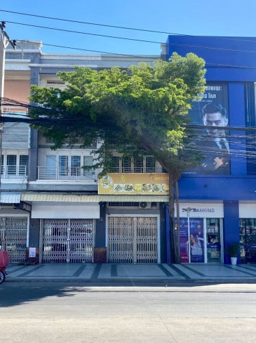 ផ្ទះអាជីវកម្មសំរាប់ជួលជិតផ្សារ អ៊ីអន២  / Business house for rent near Aeon2