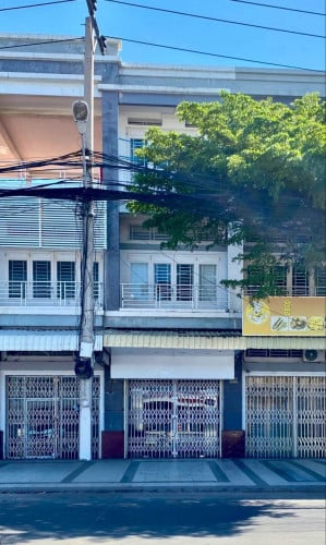 ផ្ទះអាជីវកម្មសំរាប់ជួលជិតផ្សារ អ៊ីអន២  / Business house for rent near Aeon2