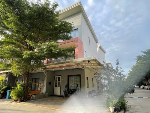 វីឡាកូនកាត់សម្រាប់ជួលនៅបុរីអារ៉ាតា / Link Villa for Rent at Borey Arata